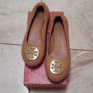 Tory Burch Reva tan ballet flats.